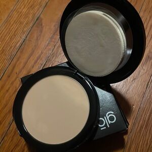 Natural medium, pressed powder
